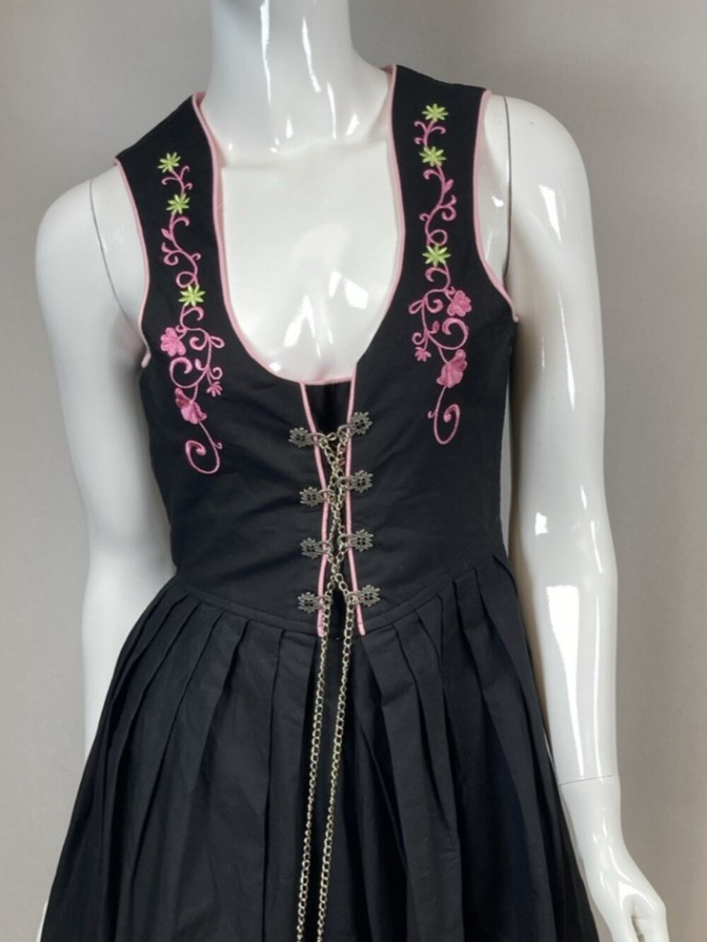 NWOT Dirndl Oktoberfest Embroidered Floral Midi Dress Black Size 38 - Picture 2 of 12